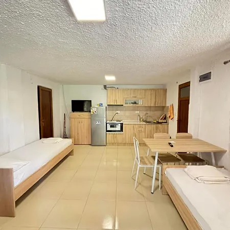 Apartament Garden Haven 100m From The Sea