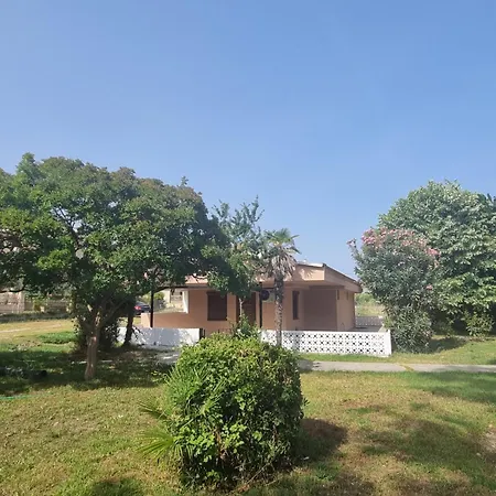 Garden Haven 100m From The Sea