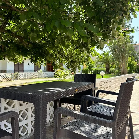 Garden Haven 100m From The Sea Apartament