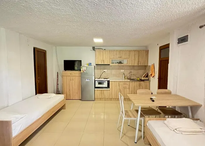 Apartment Garden Haven 100m From The Sea