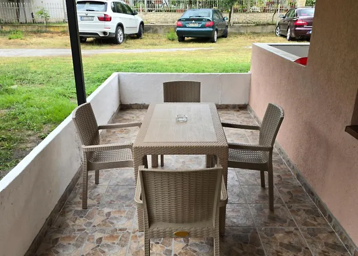 Apartment Garden Haven 100m From The Sea Siviri