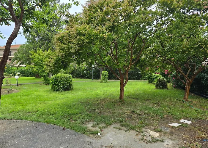Apartment Garden Haven 100m From The Sea Siviri