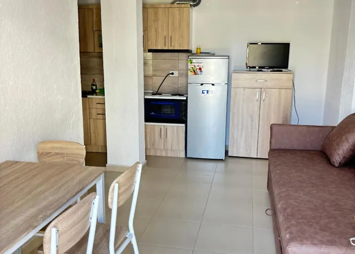 Apartment Garden Haven 100m From The Sea