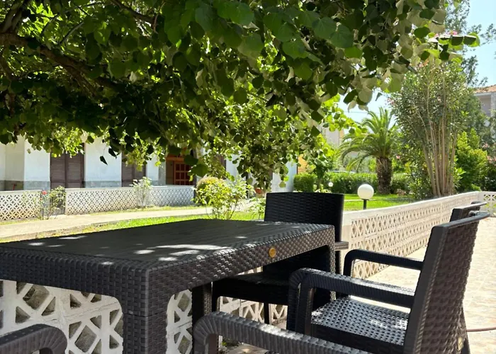 Garden Haven 100m From The Sea Apartment