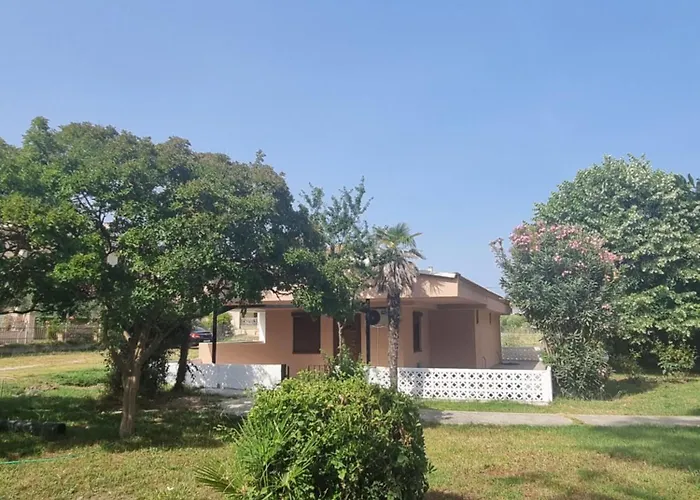 Garden Haven 100m From The Sea